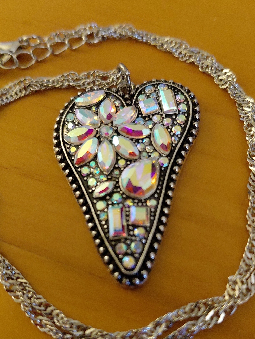 NWT Gorgeous Heart Pendant With Aurora Borealis Rhinestones